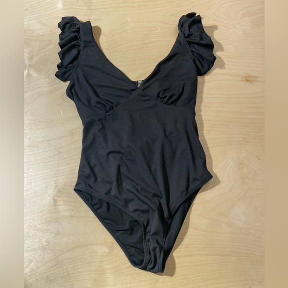 Black Ruffle Sleeve Swimsuit 1XL (MR) - Picture 1 of 6